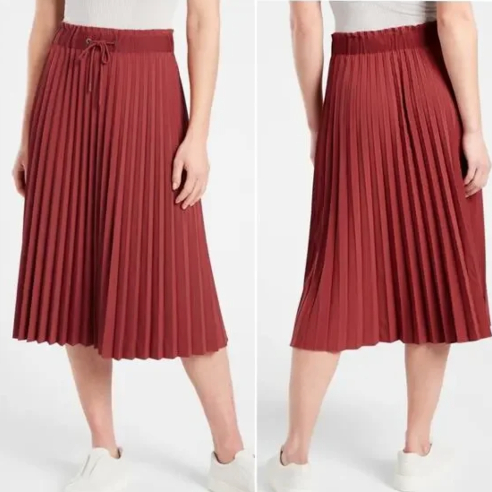 EUC Athleta Spring Forward Mauve Pleated Skirt